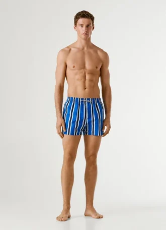 Badshorts med ränder