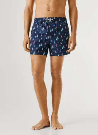 Badshorts med segelbåtar