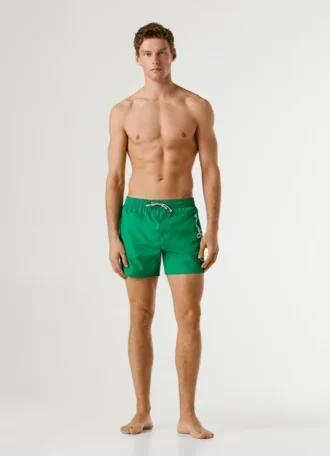Badshorts med tryckt logotyp