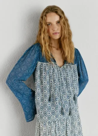 Blus med blommönster