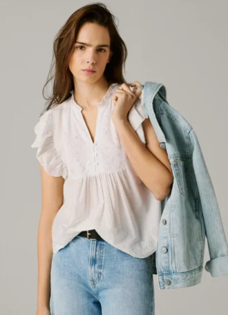 Blus med fjärilsärmar