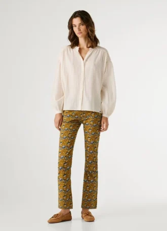 Blus med flytande maokrage