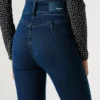 Jeans med hög midja och utsvängda ben