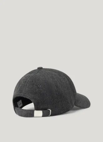 Keps med broderat logo