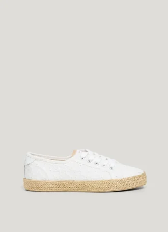 Klassiska sneakers med broderade detaljer