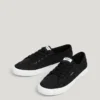 Klassiska sneakers med broderade detaljer – Brady Klassiska sneakers med broderade detaljer – Brady