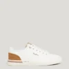 Klassiska sneakers med detaljer i mocka Klassiska sneakers med detaljer i mocka