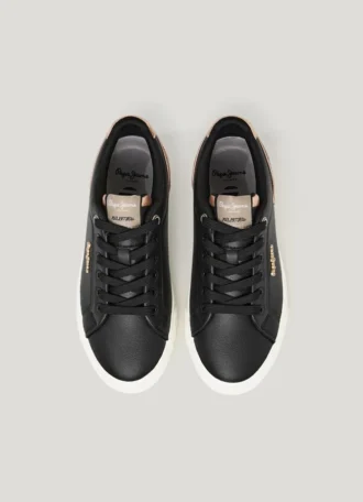 Klassiska sneakers med detaljer i mocka