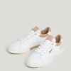 Klassiska sneakers med detaljer i mocka Klassiska sneakers med detaljer i mocka