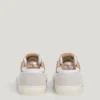 Klassiska sneakers med detaljer i mocka Klassiska sneakers med detaljer i mocka