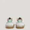 Klassiska sneakers med detaljer i mocka Klassiska sneakers med detaljer i mocka