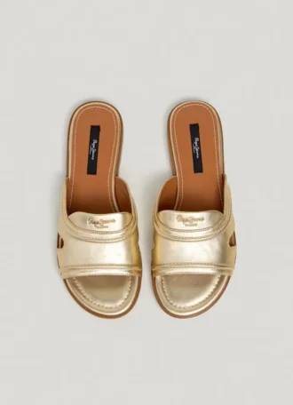 Metalliska platta sandaler