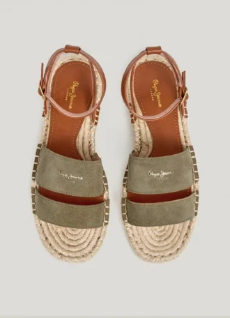 Platta jutesandaler