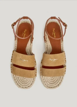 Platta jutesandaler
