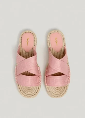 Platta sandaler med korsade remmar Platta sandaler med korsade remmar