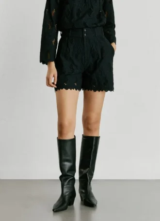 Shorts med genombrutna detaljer Shorts med genombrutna detaljer