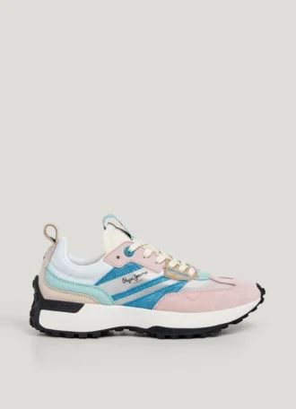 Sneakers med genomskinliga detaljer
