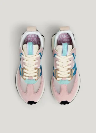 Sneakers med genomskinliga detaljer
