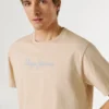 T-shirt med logotryck i normal passform T-shirt med logotryck i normal passform