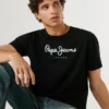 T-shirt med logotyp i normal passform T-shirt med logotyp i normal passform