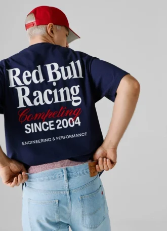 T-shirt med tryck på ryggen och lös passform