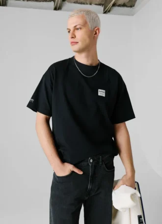 T-shirt med tryck på ryggen och lös passform