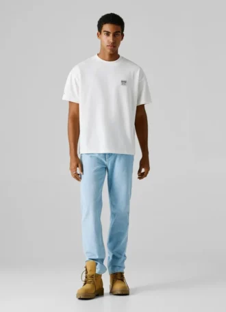 T-shirt med tryck på ryggen och lös passform