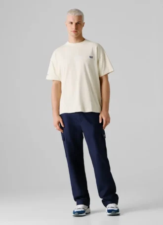 T-shirt med tryck på ryggen och lös passform