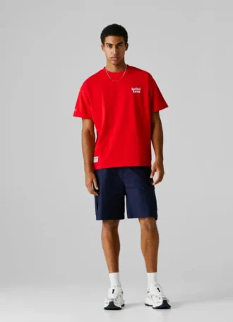 T-shirt med tryck på ryggen och lös passform