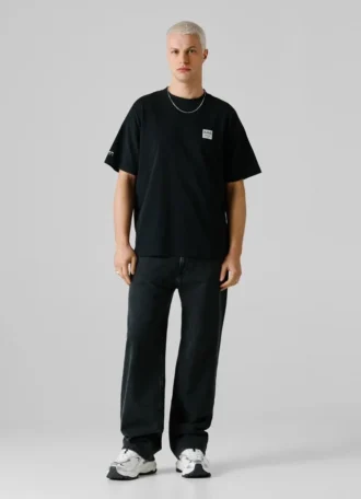 T-shirt med tryck på ryggen och lös passform