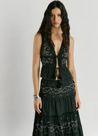 Top med broderade detaljer Top med broderade detaljer