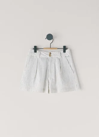 Utställda randiga shorts